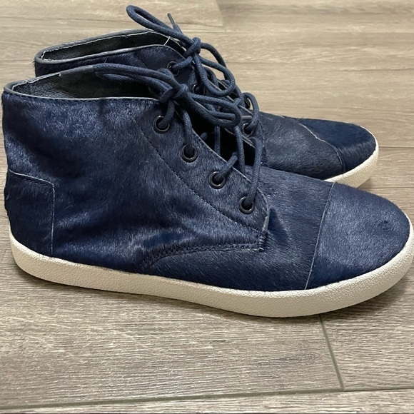 Toms calf hair leather high top shoes womens size 6 Navy Blue NEW. - Picture 1 of 12